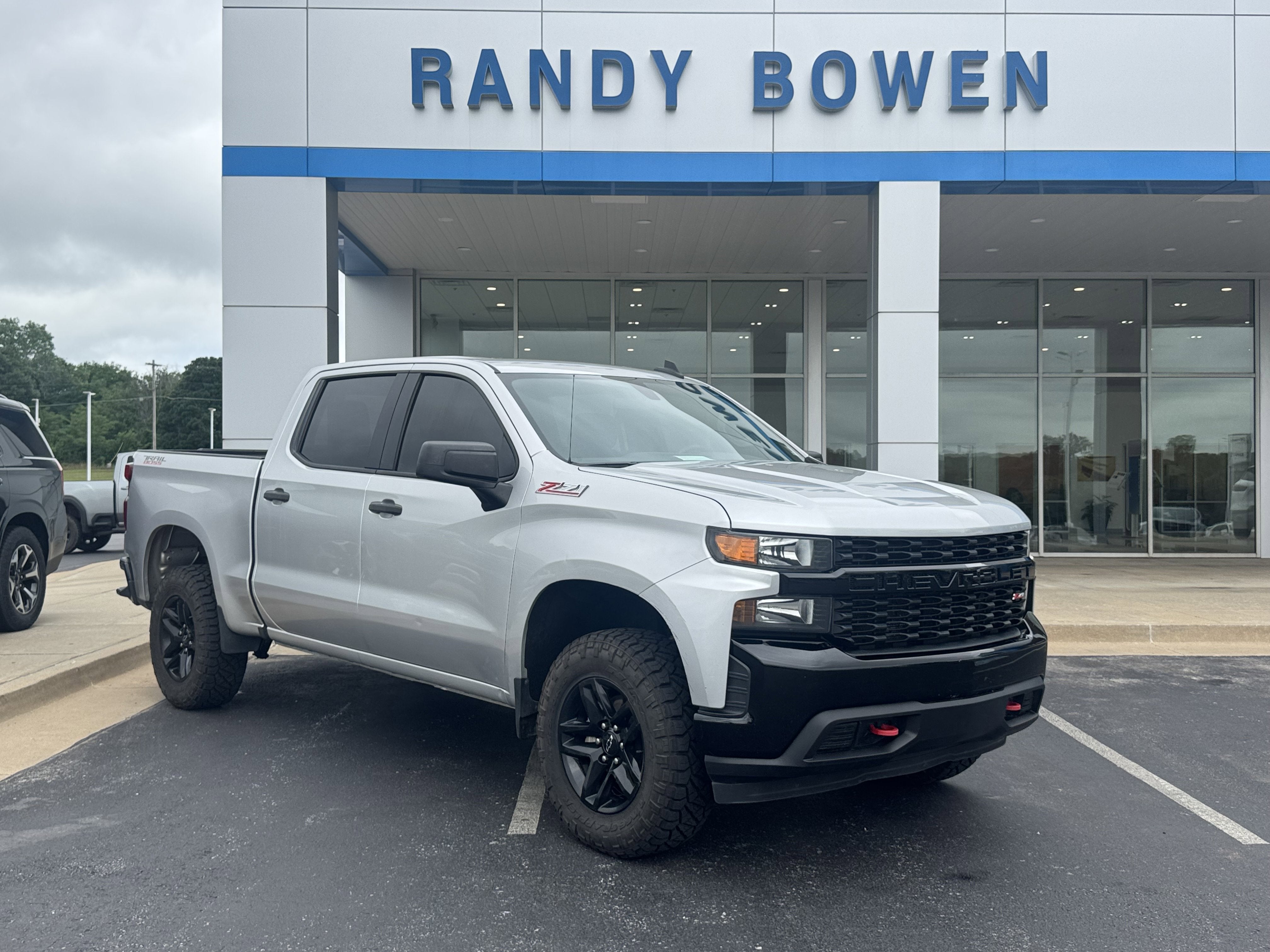 2019 Chevrolet Silverado 1500 Custom Trail Boss in Silver Ice Metallic — front three-quarter view